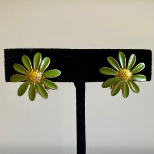 Vintage 60's Green Daisy Retro Enamel Earrings